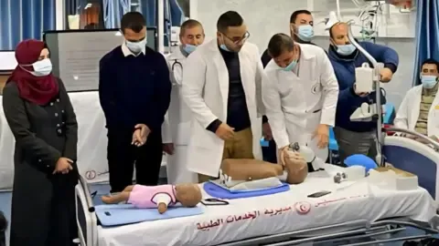 First Group of Students Evacuated from the Gaza Strip to Study in the United Kingdom