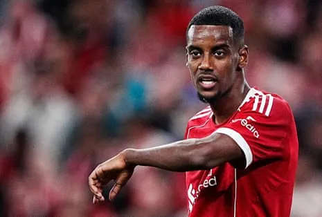 Alexander Isak's Debut Brings Glamour Amid Evident Lack of Match Fitness