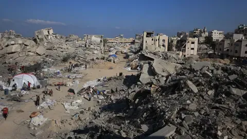 Israeli Tanks Push into Major Gazan Residential District