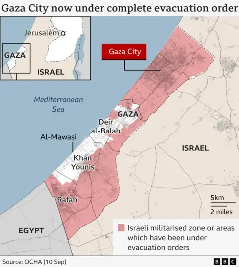 Thousands Palestinians Evacuate as Israeli Troops Advance Further into Urban Areas