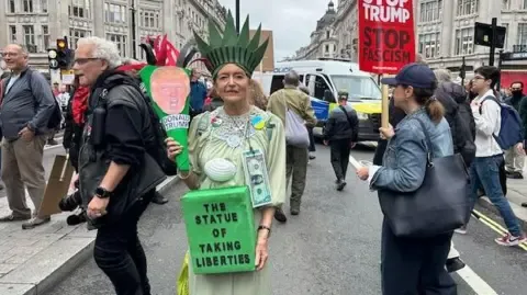 Countless Demonstrators Converge in Central London to Oppose Trump's Return Diplomatic Journey