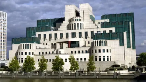 The UK's Secret Intelligence Service Introduces Dark Web Gateway to Recruit Spies in the Russian Federation