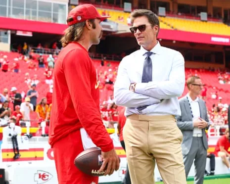 Tom Brady sparks fan criticism as showing up in Raiders sideline box