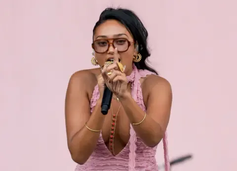 Joy Crookes Embracing Flawless Standards – Her Music Grows Stronger for It