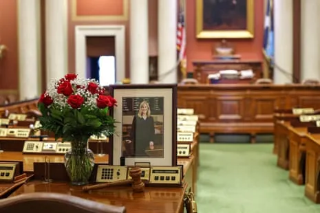 Minnesota Citizens Visit Voting Booths to Occupy Seat of Slain State Representative