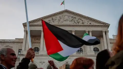 The Portuguese government confirms it will recognise a Palestinian state.